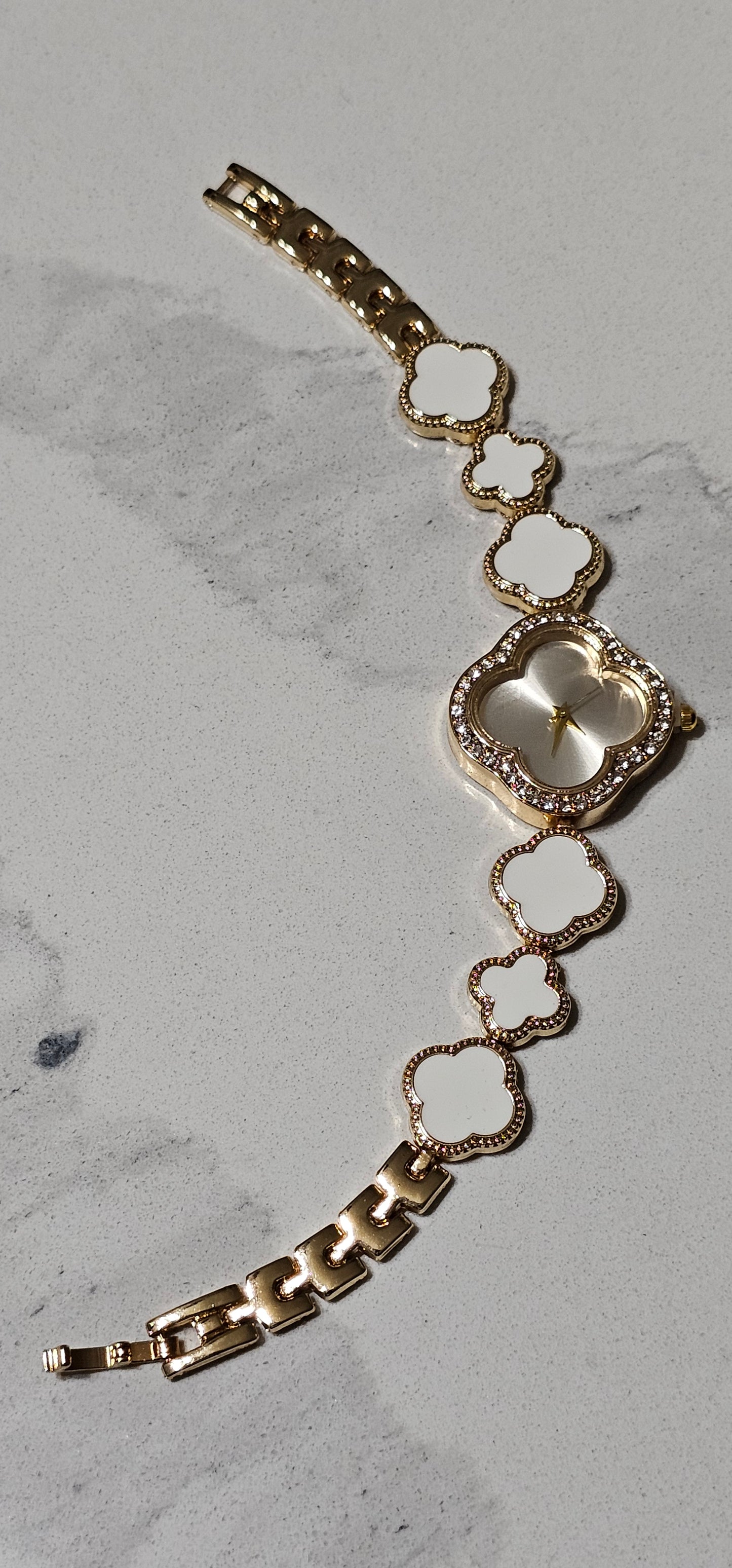 Luxury Clover Bracelet Watch – Elegant Women’s Watch