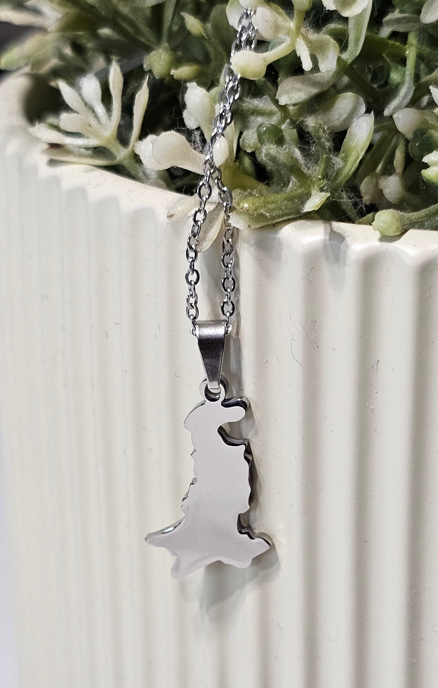 Pakistan Map Flag Pendant Necklace – Premium Heritage Jewelry in Gold, Silver & Enamel