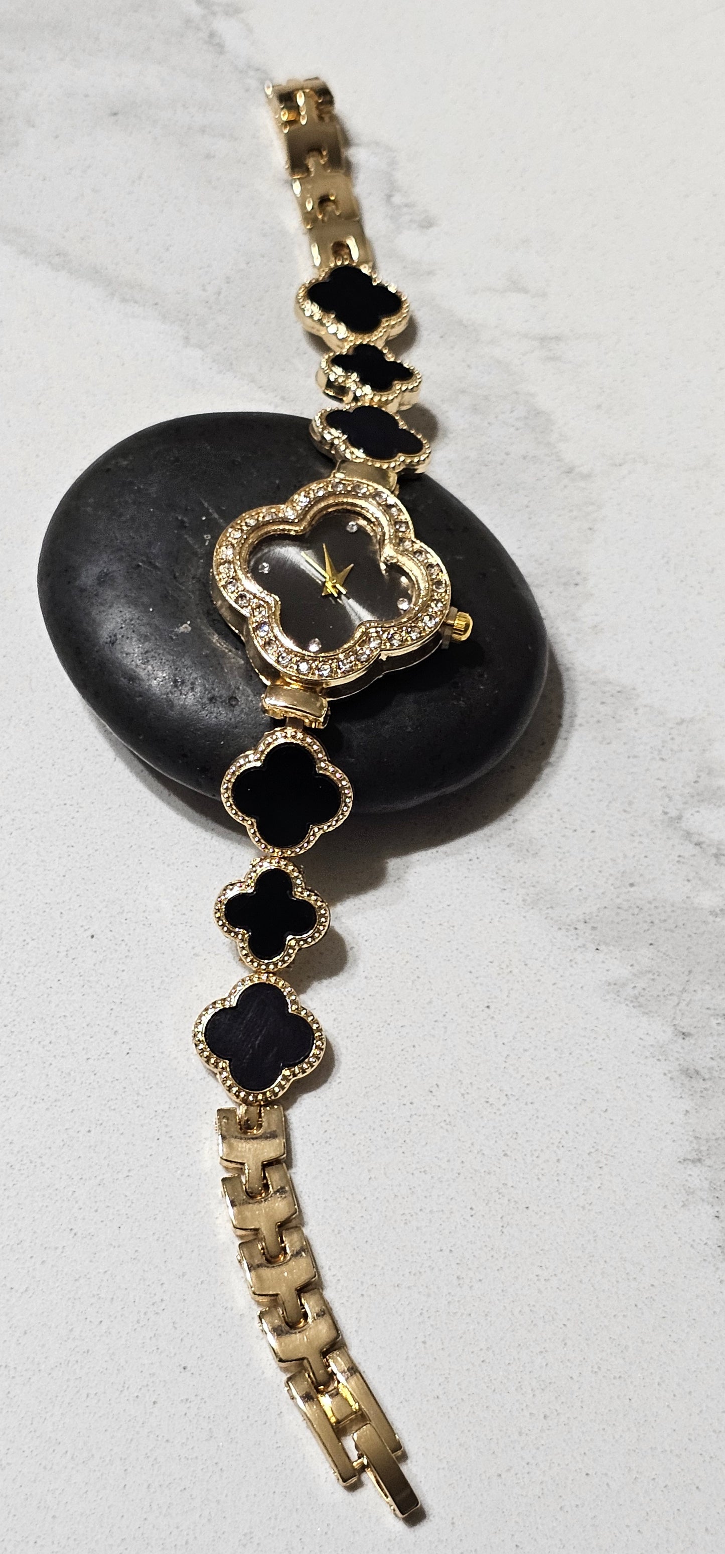 Luxury Clover Bracelet Watch – Elegant Women’s Watch