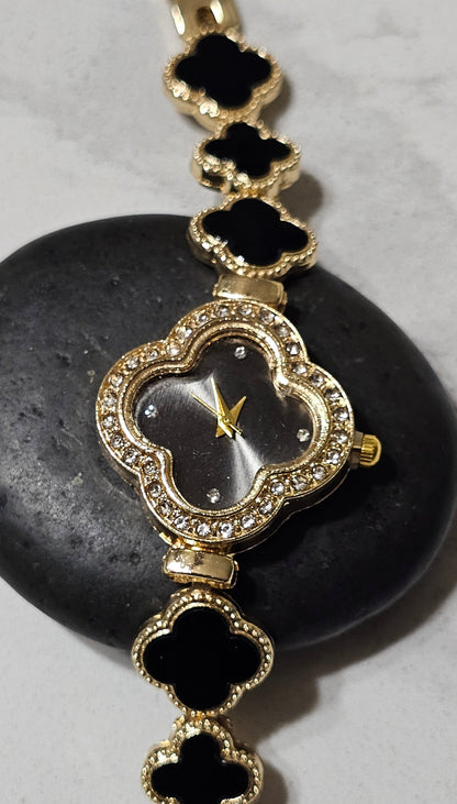 Luxury Clover Bracelet Watch – Elegant Women’s Watch