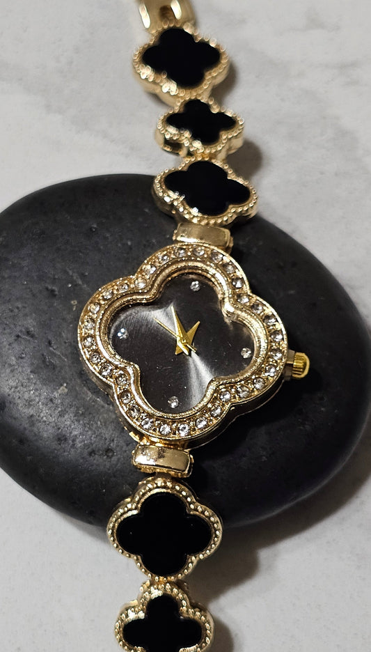 Luxury Clover Bracelet Watch – Elegant Women’s Watch
