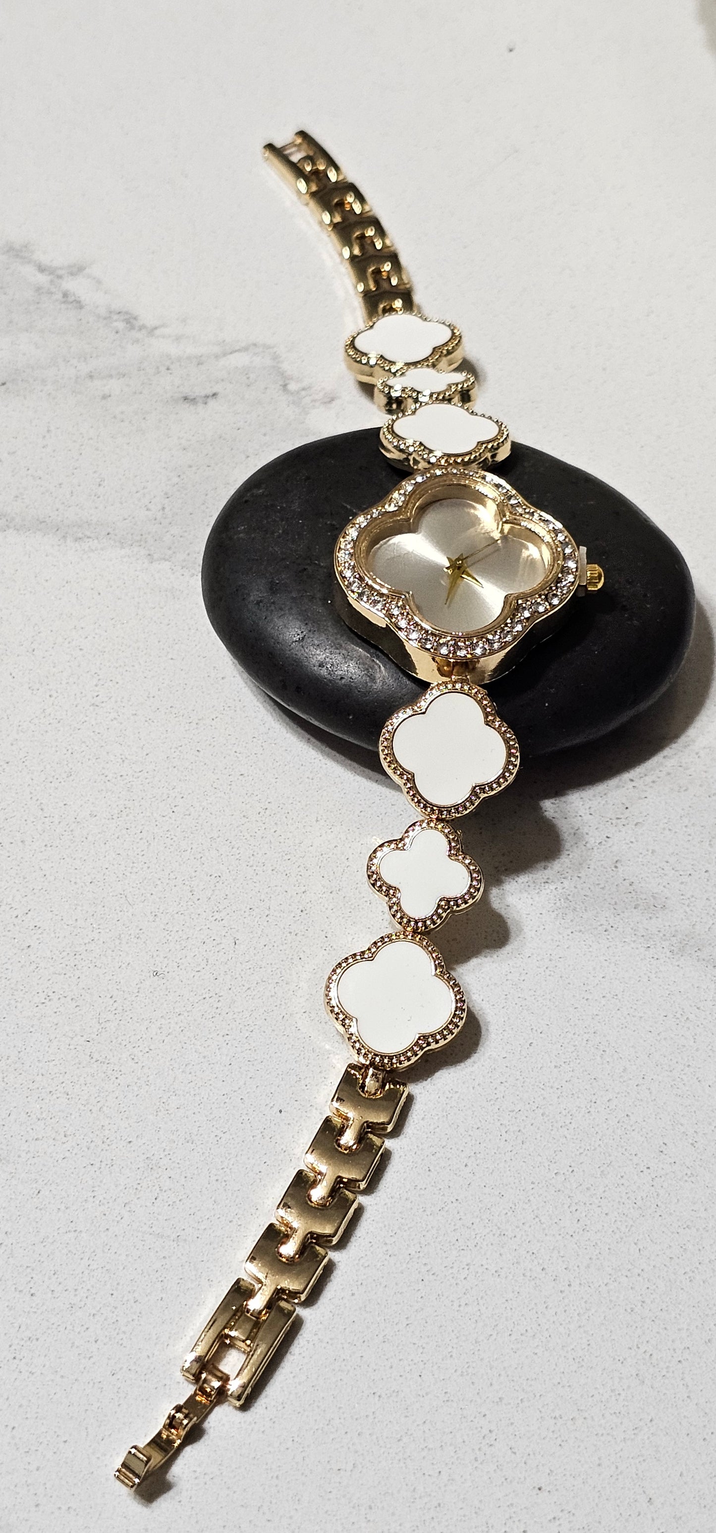 Luxury Clover Bracelet Watch – Elegant Women’s Watch