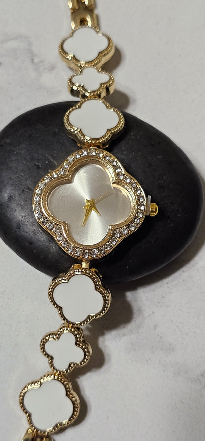 Luxury Clover Bracelet Watch – Elegant Women’s Watch