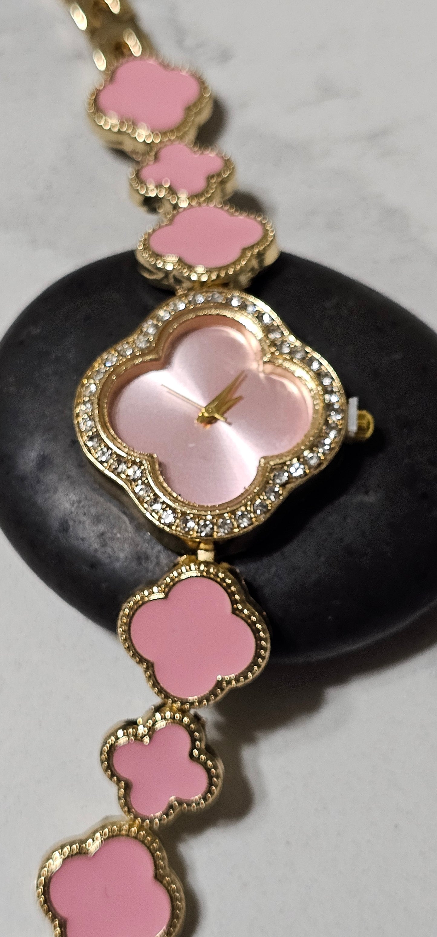 Luxury Clover Bracelet Watch – Elegant Women’s Watch