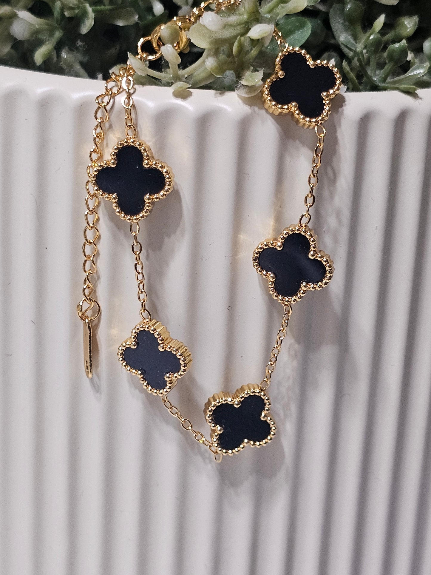 Signature Clover Bracelet – Luxury Color Variants