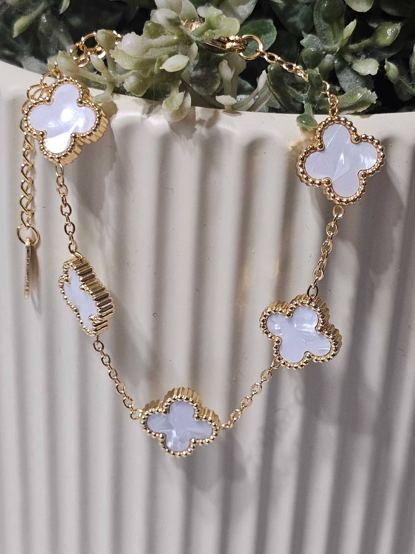 Signature Clover Bracelet – Luxury Color Variants