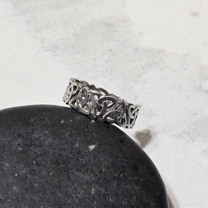 Celtic Knot – Infinity Knot Band | Timeless Vintage Symbol of Love & Eternity Ring