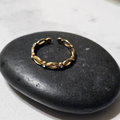 Dainty Zircon Intertwine Sparkle Ring