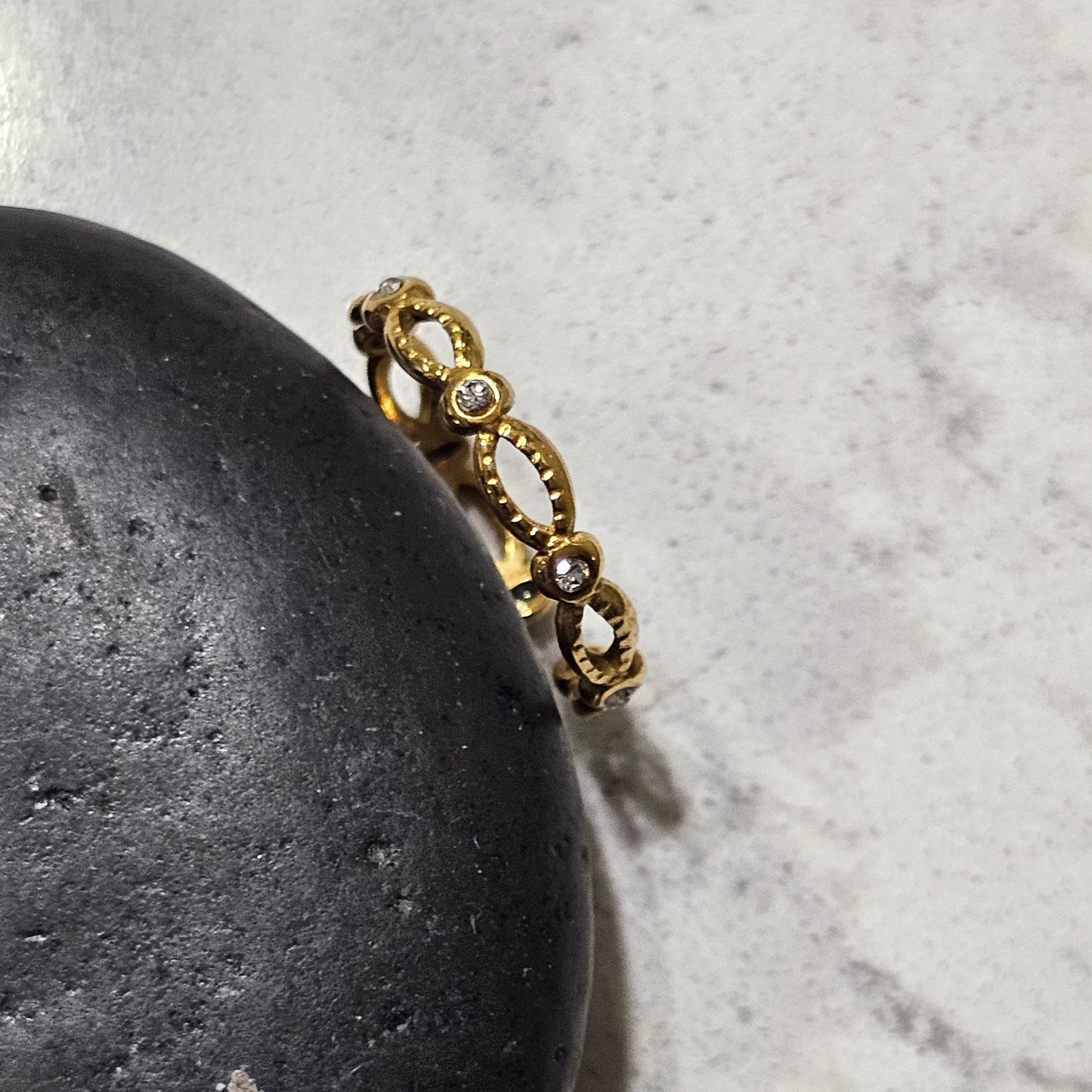 Dainty Zircon Intertwine Sparkle Ring