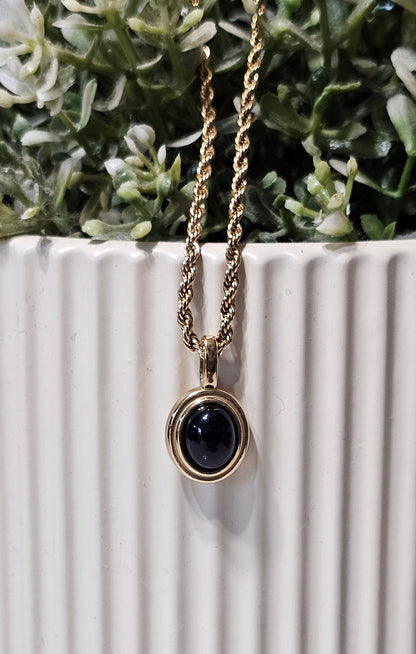 Vintage Oval Onyx and Moonstone Style Pendant – Gold Rope Chain Heritage Necklace
