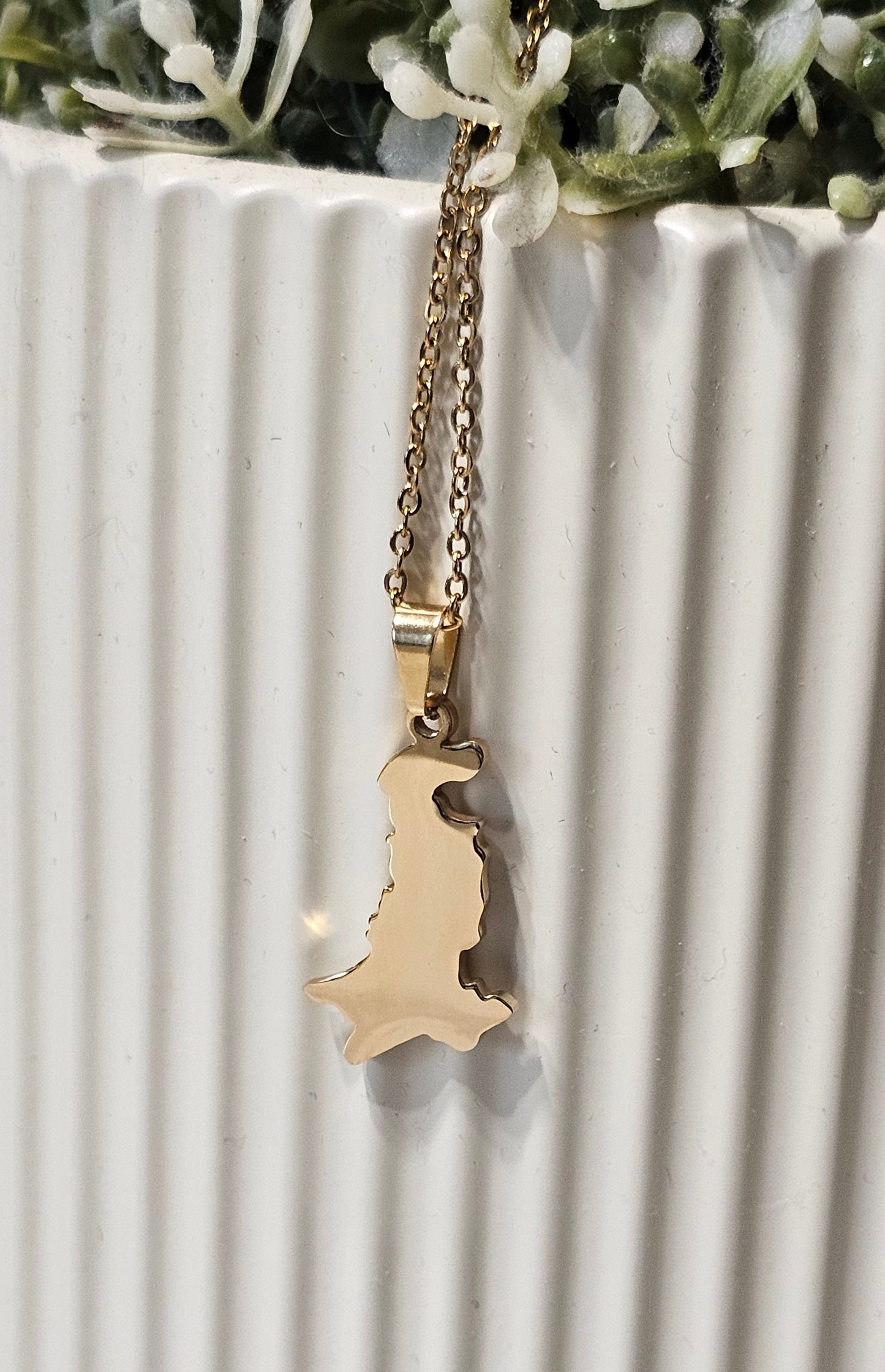 Pakistan Map Flag Pendant Necklace – Premium Heritage Jewelry in Gold, Silver & Enamel