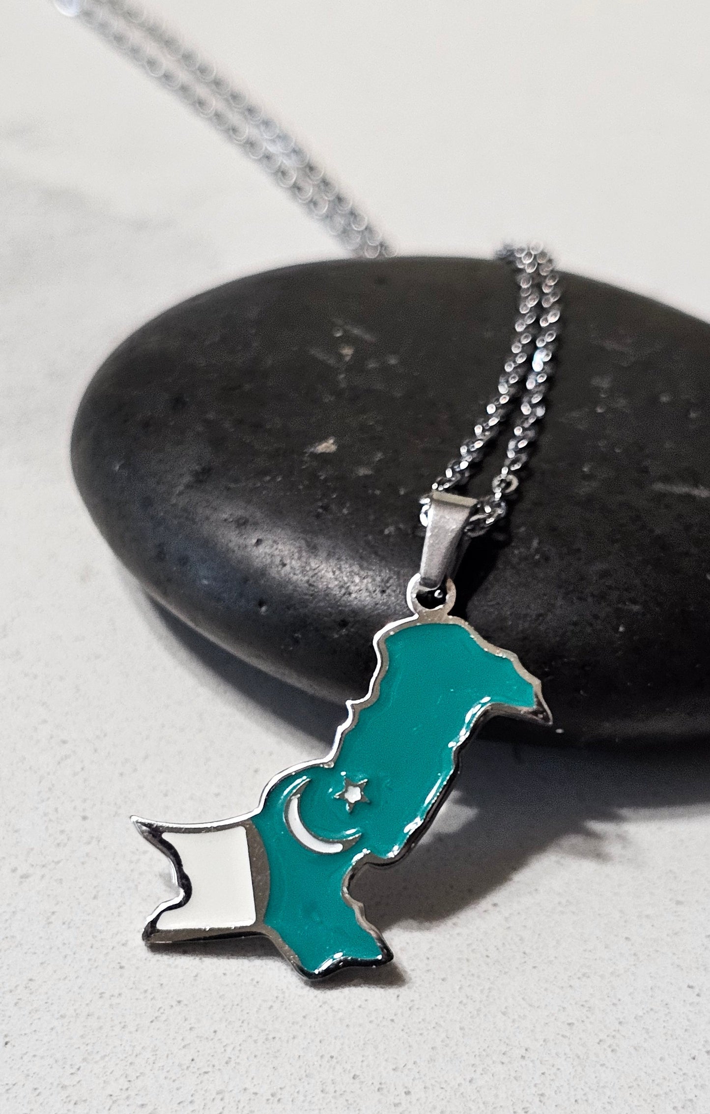 Pakistan Map Flag Pendant Necklace – Premium Heritage Jewelry in Gold, Silver & Enamel
