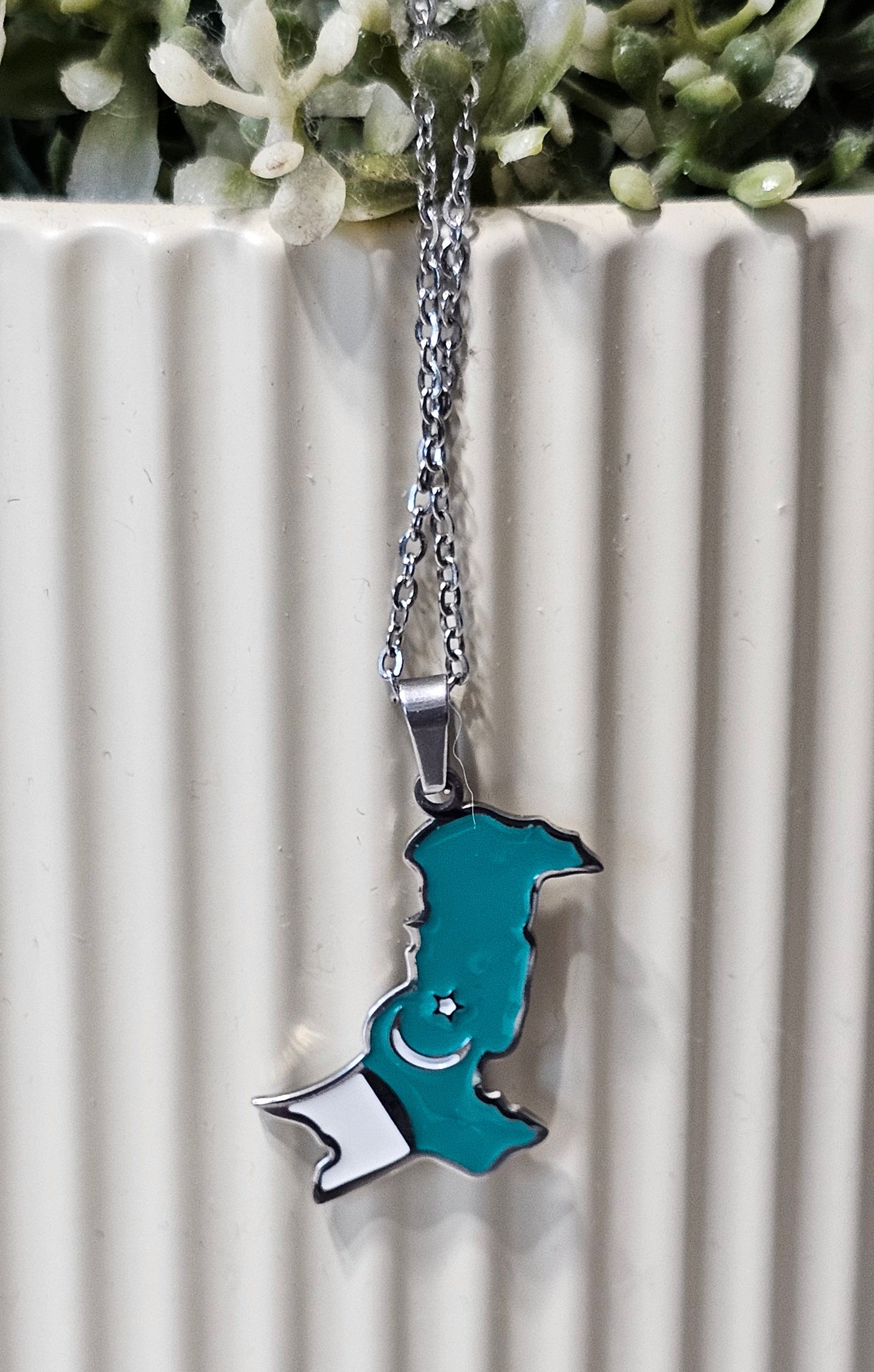 Pakistan Map Flag Pendant Necklace – Premium Heritage Jewelry in Gold, Silver & Enamel