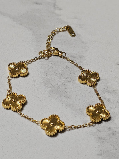 Luxury Clover Bracelet – Elegant Symbol of Luck, Love & Timeless Style