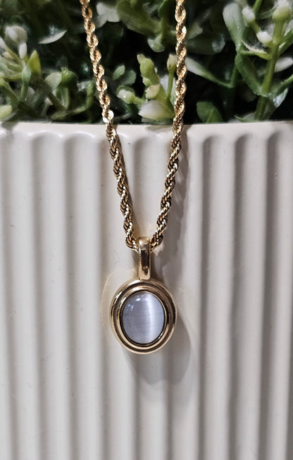 Vintage Oval Onyx and Moonstone Style Pendant – Gold Rope Chain Heritage Necklace
