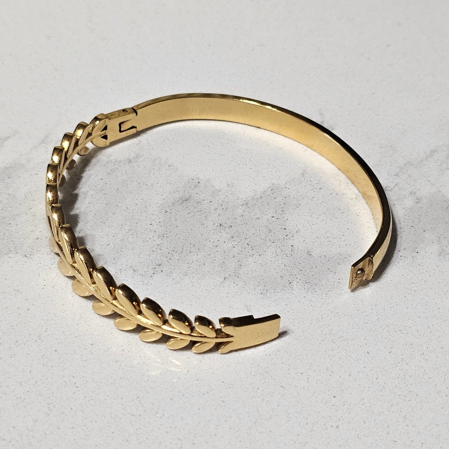 Olive Tree Vine Bangle Bracelet – Elegant Nature-Inspired Gold Cuff Jewelry for Women