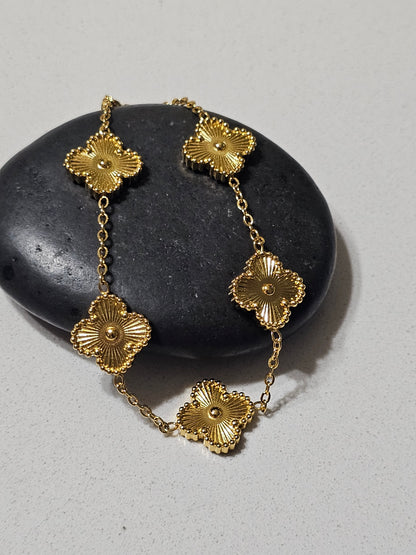 Luxury Clover Bracelet – Elegant Symbol of Luck, Love & Timeless Style