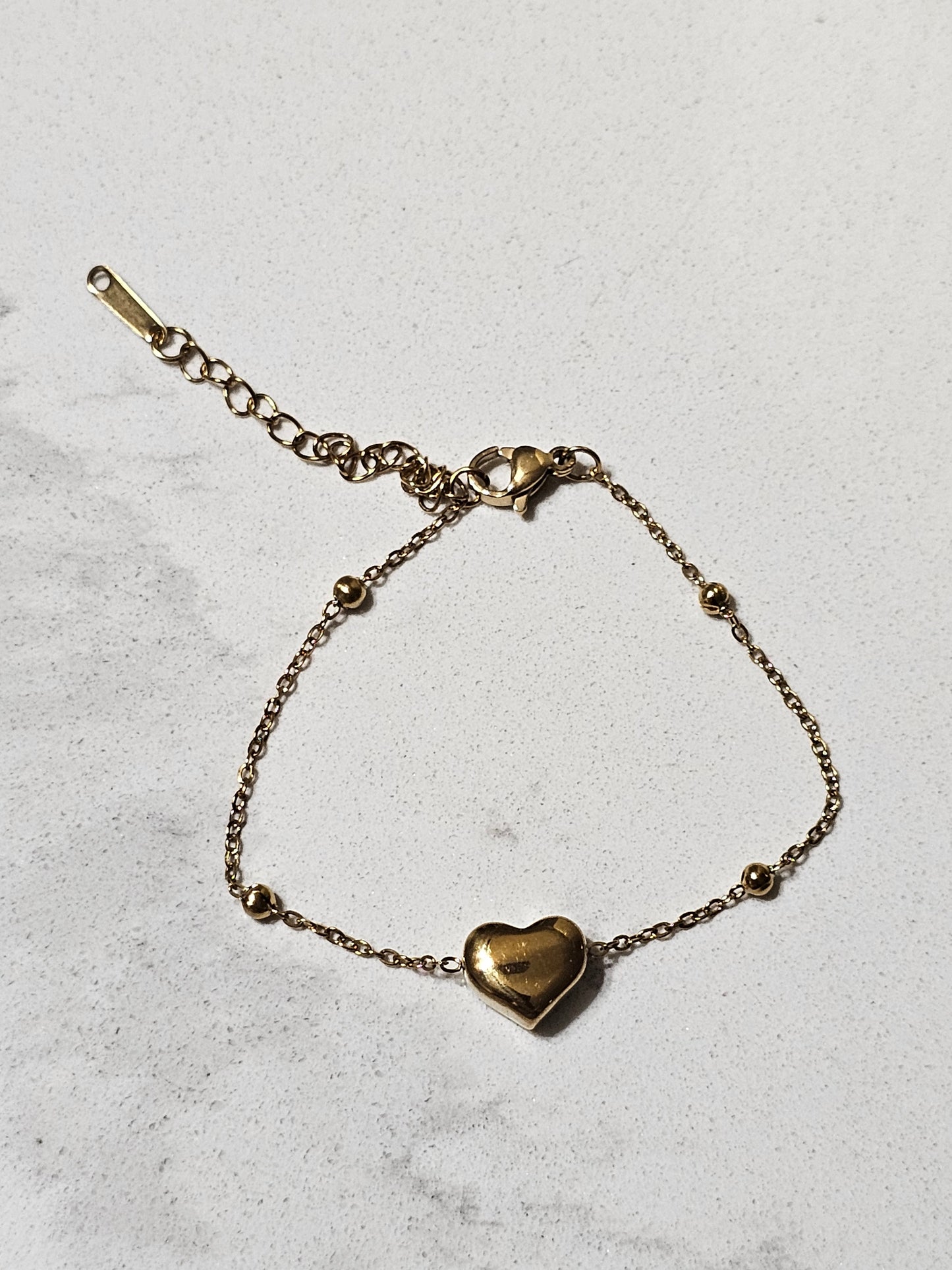 Heart Bracelet – Elegant Symbol of Love & Everyday Style