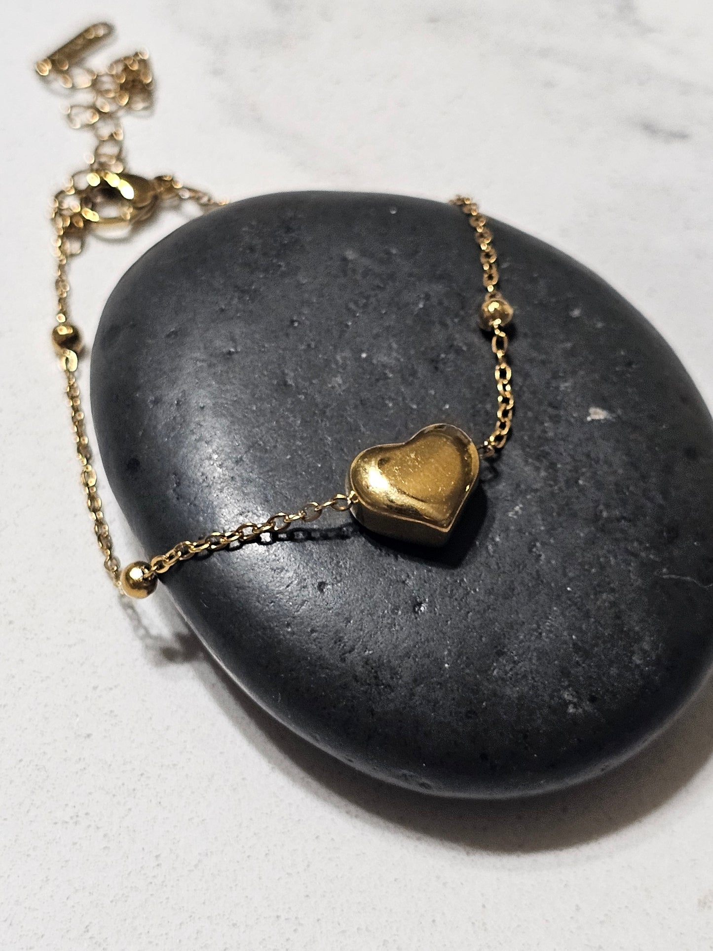 Heart Bracelet – Elegant Symbol of Love & Everyday Style